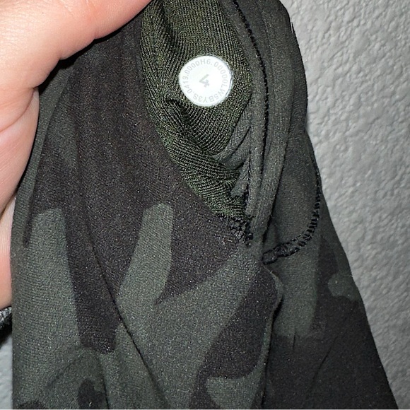 25’ Lululemon Aligns - Picture 6 of 6